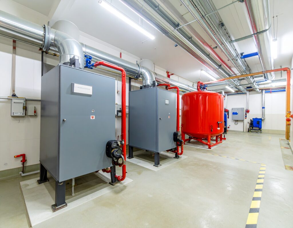 Low loss header in a commercial heating system with boilers and expansion tank.